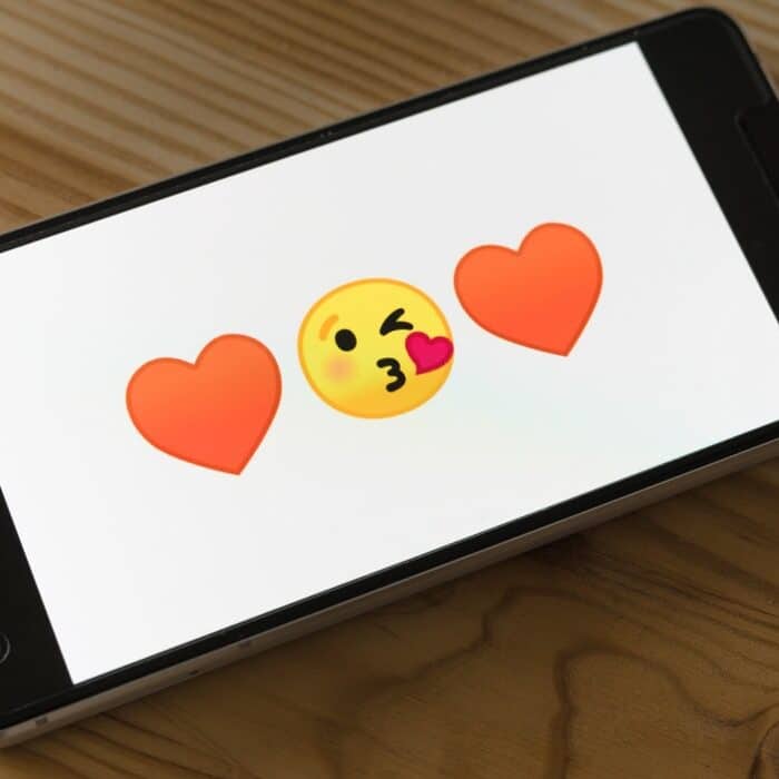 phone with heart and kiss emojis